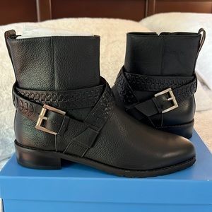 Ankle leather booties